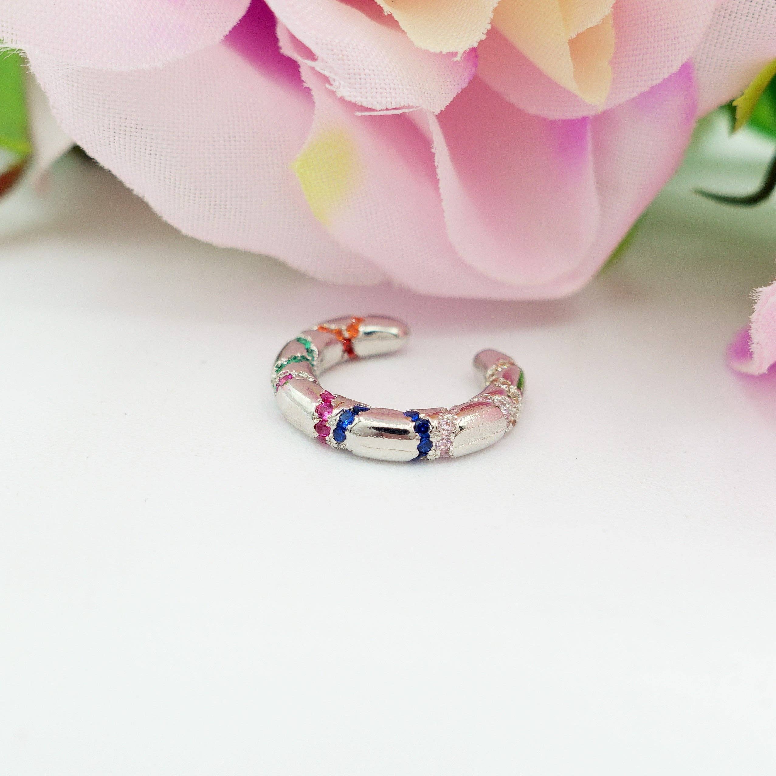 Daemon srls – Großhandel Ear Cuff/Ohrklemme – SORAYA – Einzelner Earcuff ohne Loch mit Zirkonia in Regenbogenfarben7