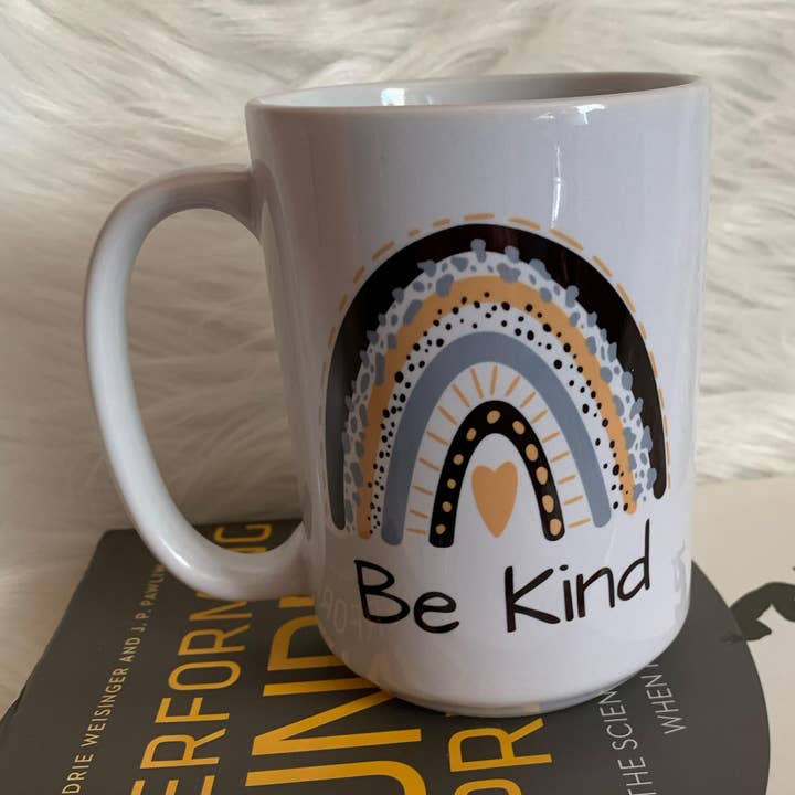 Tasse en céramique Be kind pour la vente par Crafty Goodies n Gifts