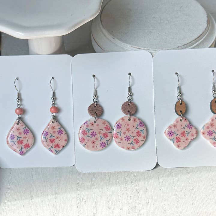 Polymeerklei Oorbellen - Alledaags - Mini Bloemenprint voor wholesale door KIMCo.