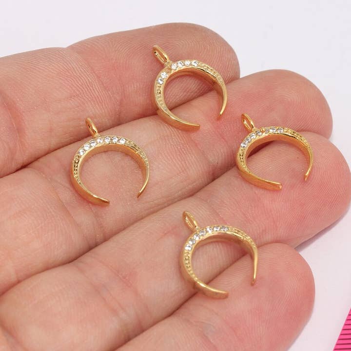 QueenJewelryM - Venta al por mayor Pendiente sin pareja - Colgante de Cuerno de Oro Brillante de 24k de 13x15mm con Micro Pavé, MLS120