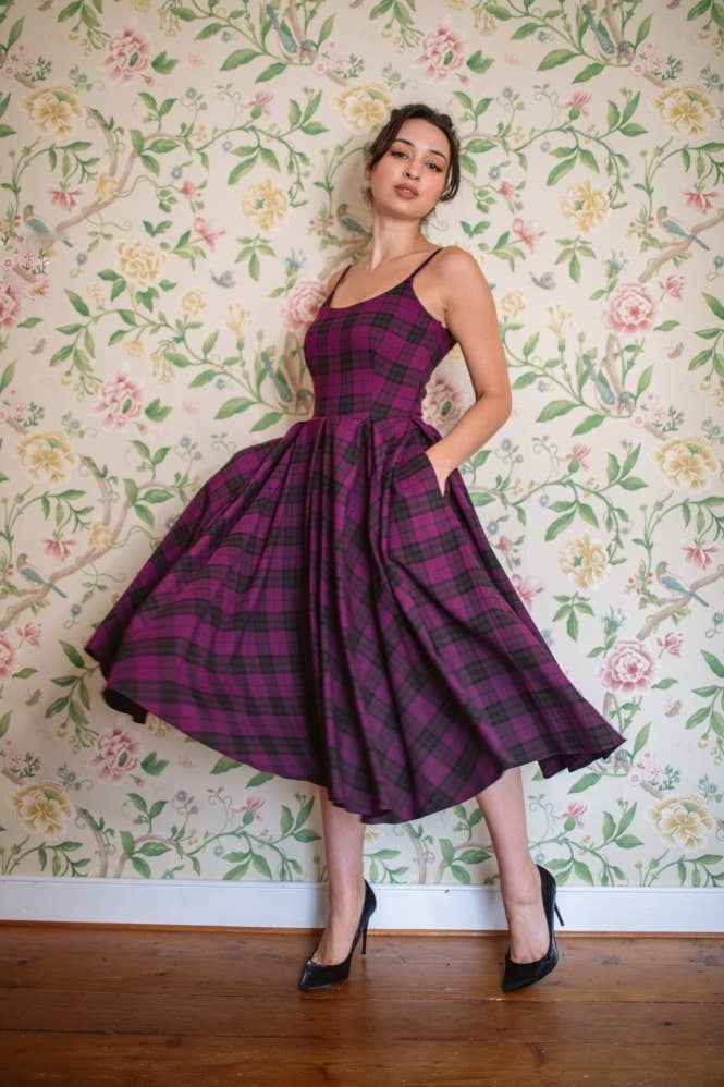 The Pretty Dress Company – wholesale Klänning - Dam – Priscilla Tartan Midiklänning1