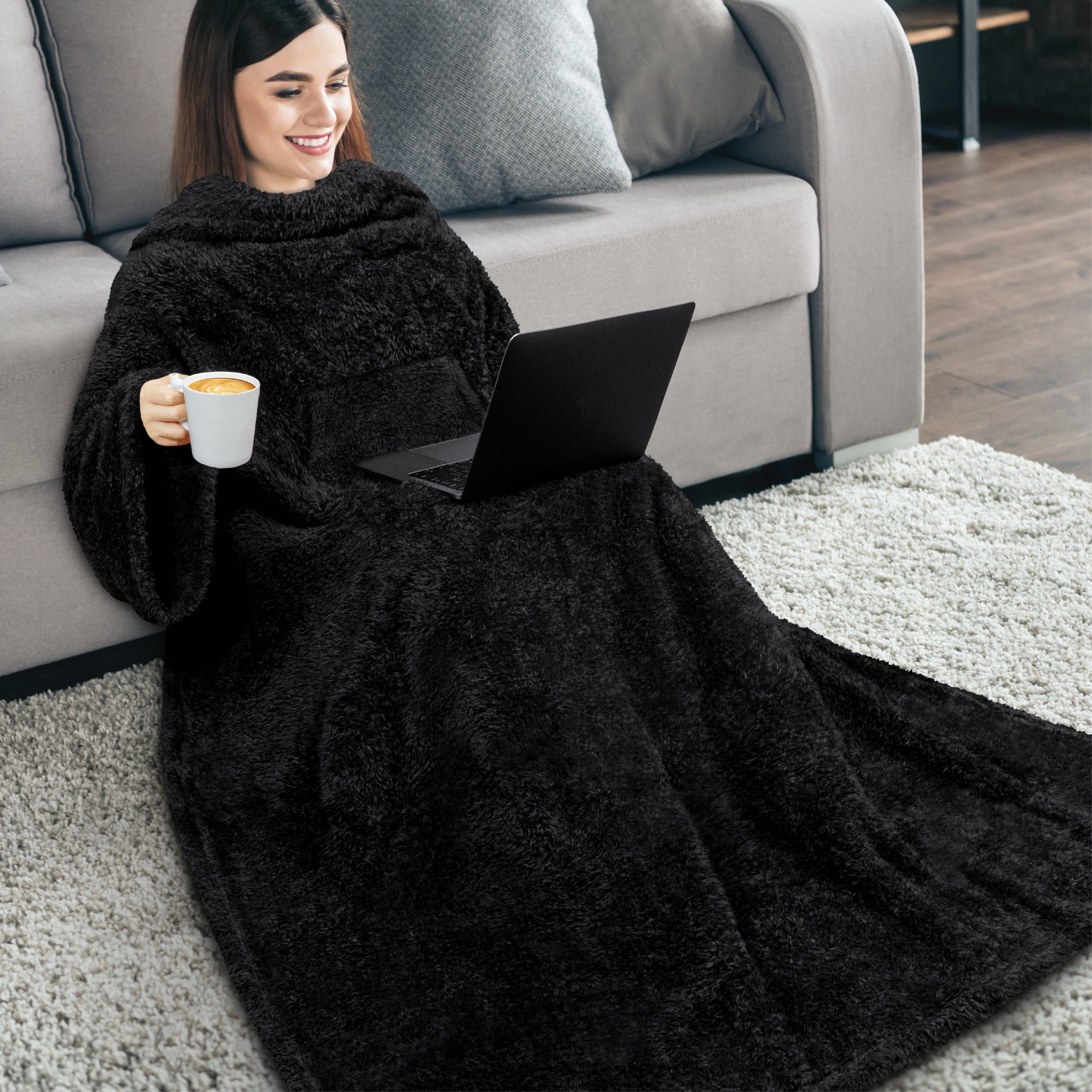 Pavilia - Wholesale Throw Blanket - Sherpa Fluffy Blanket with Sleeves12