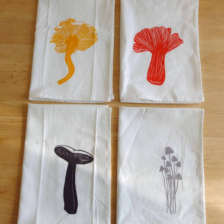 Set med svampmönstrade kökshanddukar för wholesale av Salty Raven Glassware