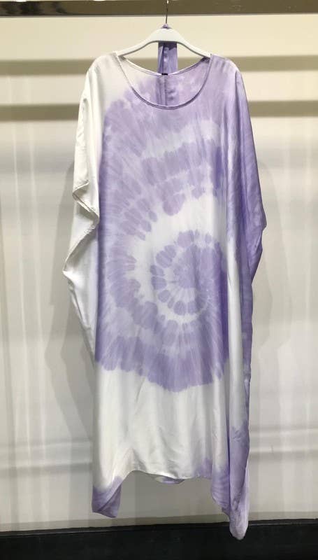 VENTI6 – wholesale Klänning - Dam – Kaftan-klänning i siden med spiral tie-dye och knytbälte5
