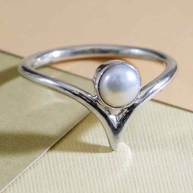 Nina Designs – wholesale Cocktail/Statement Ring – Sterling Silver Chevron Ring med Pärla0