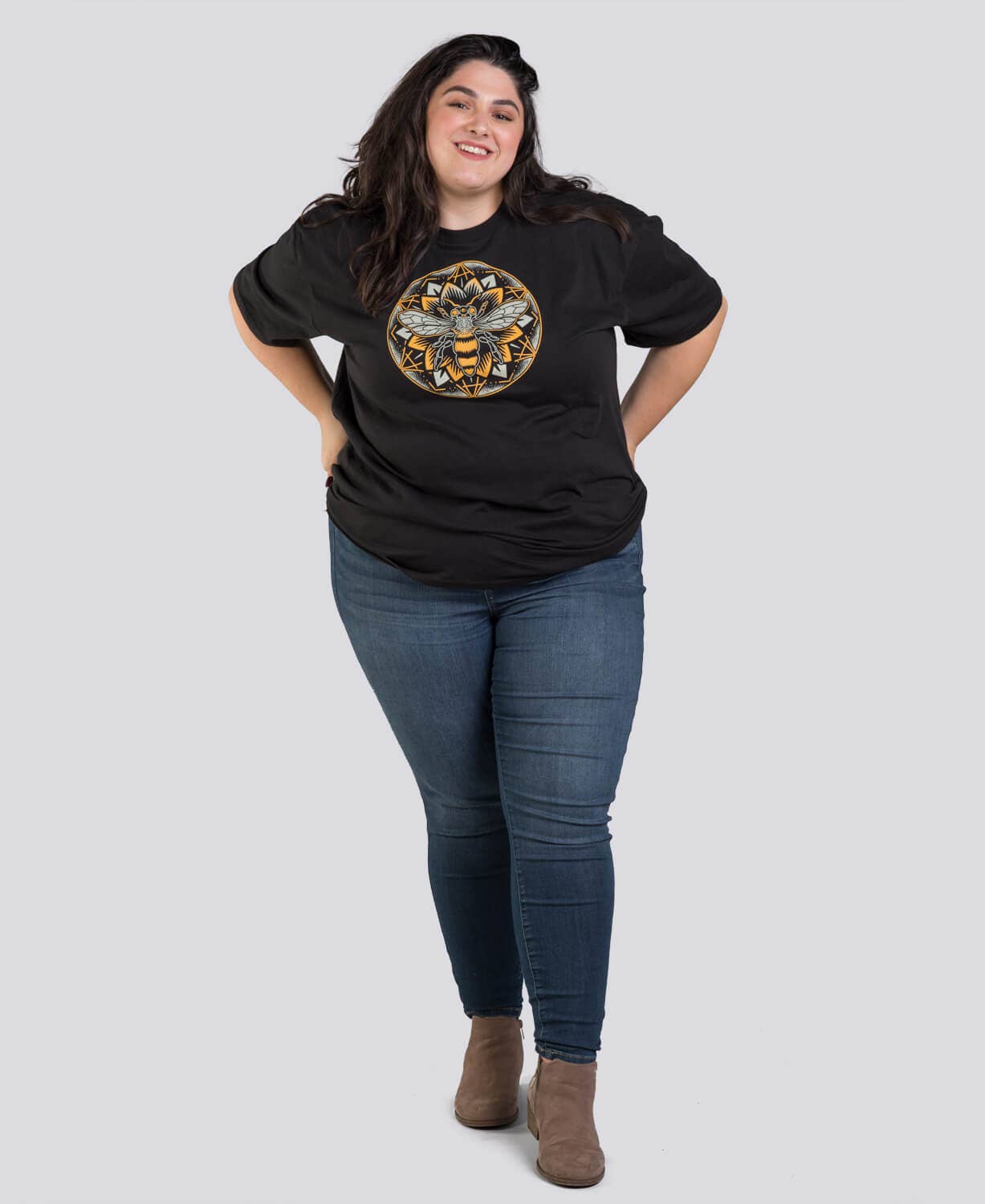 Soul Flower – Großhandel T-Shirt mit Siebdruck – Unisex – Bienen-Mandala Bio-T-Shirt - Unisex - Grafik-T-Shirts4