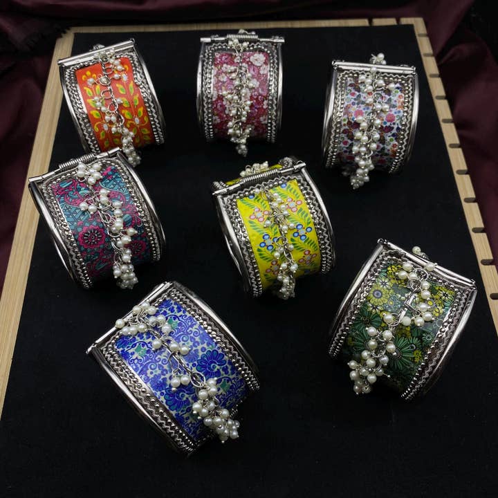 Quirky Fashions - Wholesale Jewelry Set - Set Of 5 Handprinted Openable Flower Kada Bangles