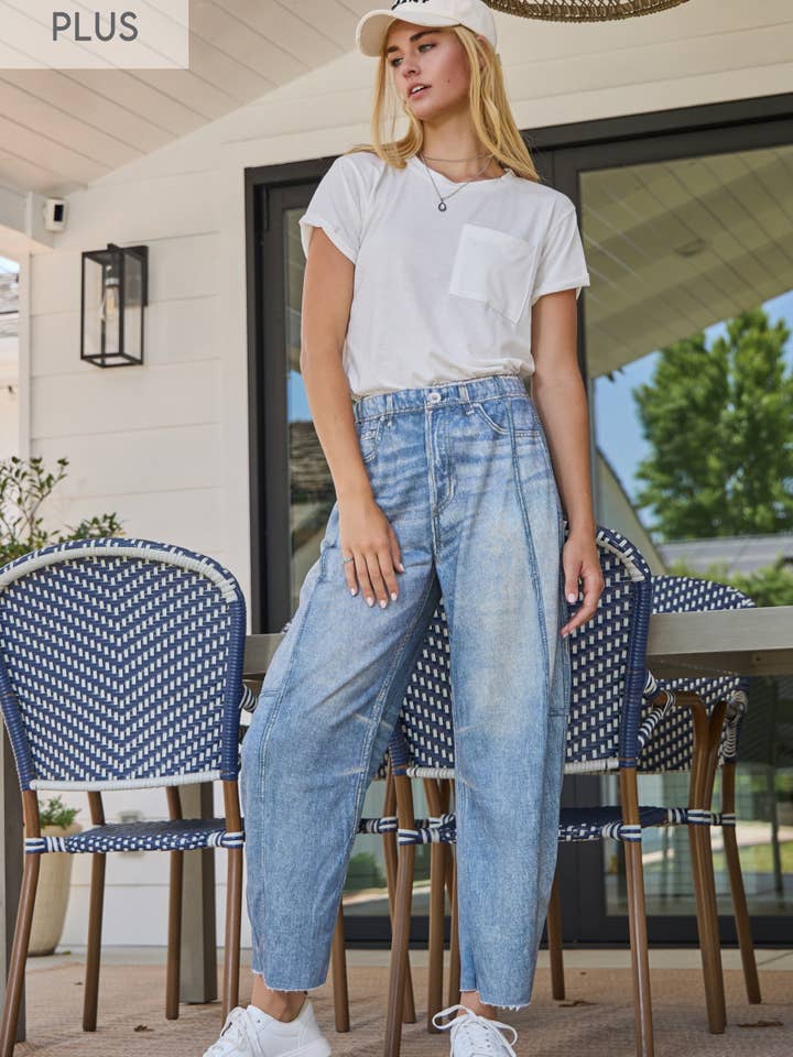 Pantalon baril imprimé effet denim Plus Illusion pour la vente par Oddi