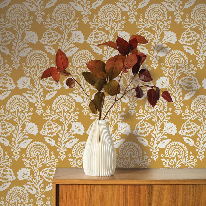 Ockra Blommig damast ockra Peel and Stick Wallpaper, 28 kvm. med. för wholesale på Faire3