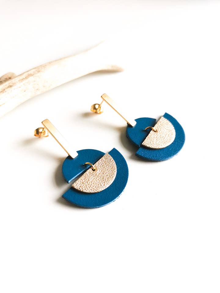 Earrings - LUNA - Leather and Steel gilded with gold - BLUE for wholesale by De fil en vadrouille