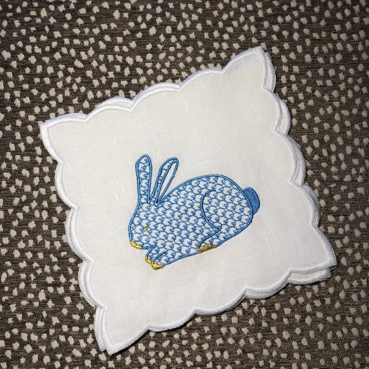 Serviettes de table à cocktail festonnées Bunny - Ensemble de 4 pour la vente par Oh Happy Day Shoppe