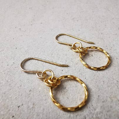 Guld ändlösa cirkelörhängen för wholesale av Sophellie Jewellery