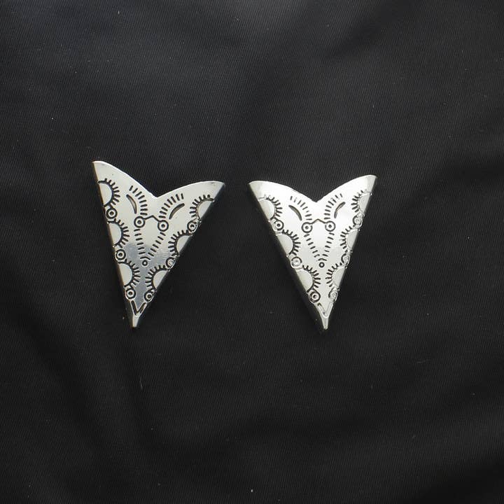 HHH Designs - Wholesale Lapel Pin/Button - Western Hand Etched Collar Tips, Antique Silver, with clutch0
