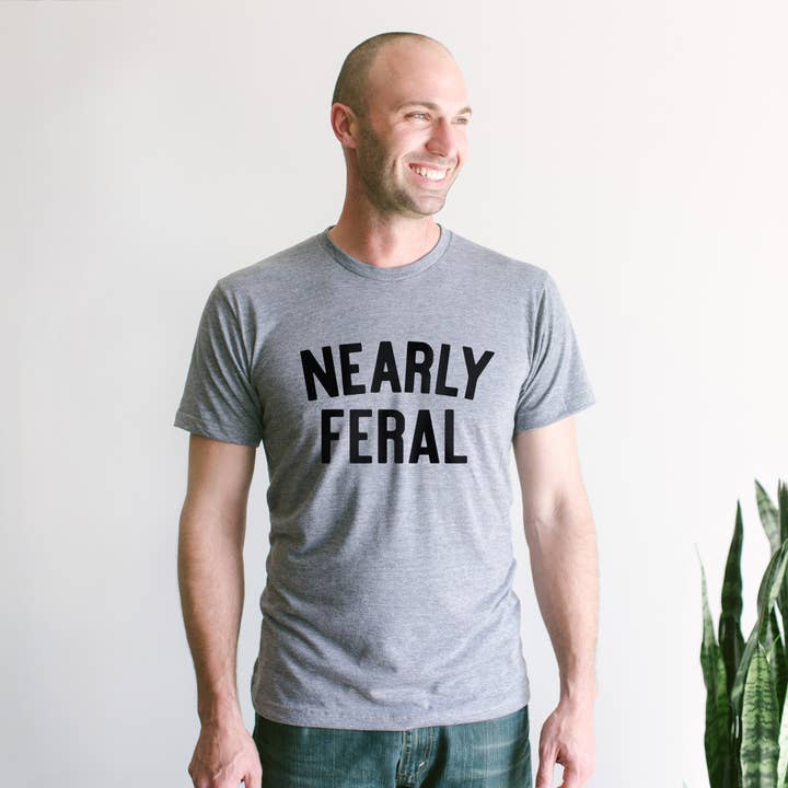Nearly Feral T-shirt voor volwassenen
• Grijs voor wholesale door Gladfolk