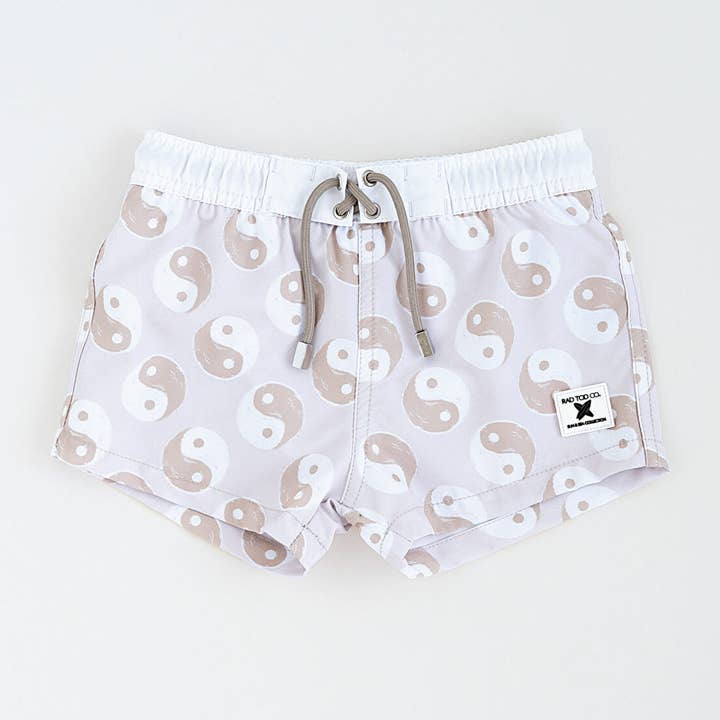 COSTUME DA BAGNO YIN YANG per la vendita all'ingrosso da parte di Rad Toddler Co.