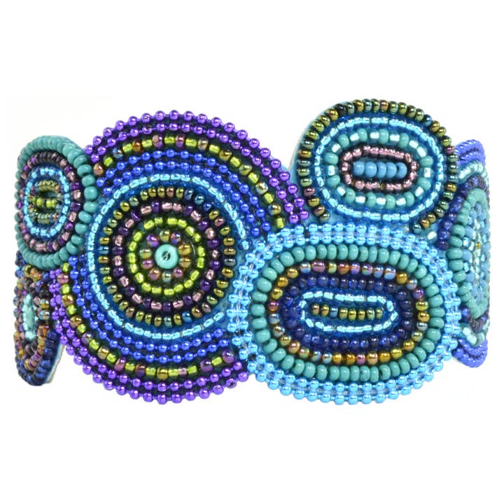 Bracciale Soan con motivo ovali e cerchi in pavone per la vendita all'ingrosso da parte di Erik & Mike