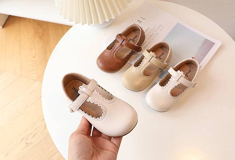 KiddieKickz - Vendita all'ingrosso Ballerine/mocassini - Bambini - Ballerine in pelle con cinturino a T per bambine: scarpe eleganti dal tocco retrò3