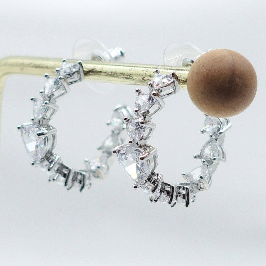 Daemon srls – wholesale Hoop-örhängen – CHERIE - STORT hjärta - orecchini en cerchio con cubic zirconia a forma di cuore21