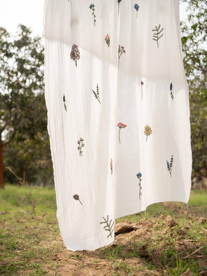 Tissu double tissu brodé à la main pour la vente par KHES TEXTILES