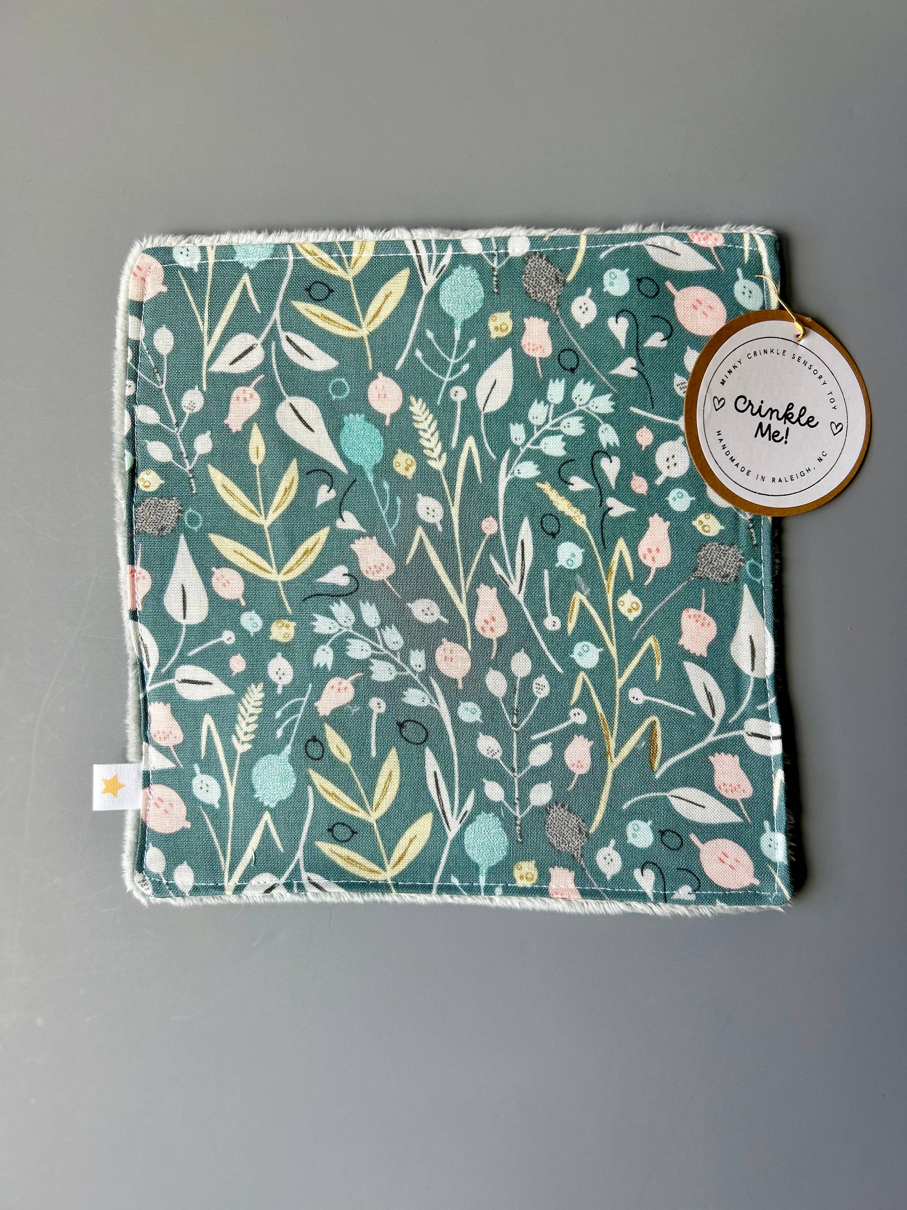 Port & Starbird - Wholesale Crinkle Tag Toy - Baby - Ditzy Floral Minky Crinkle Sensory Toy    0