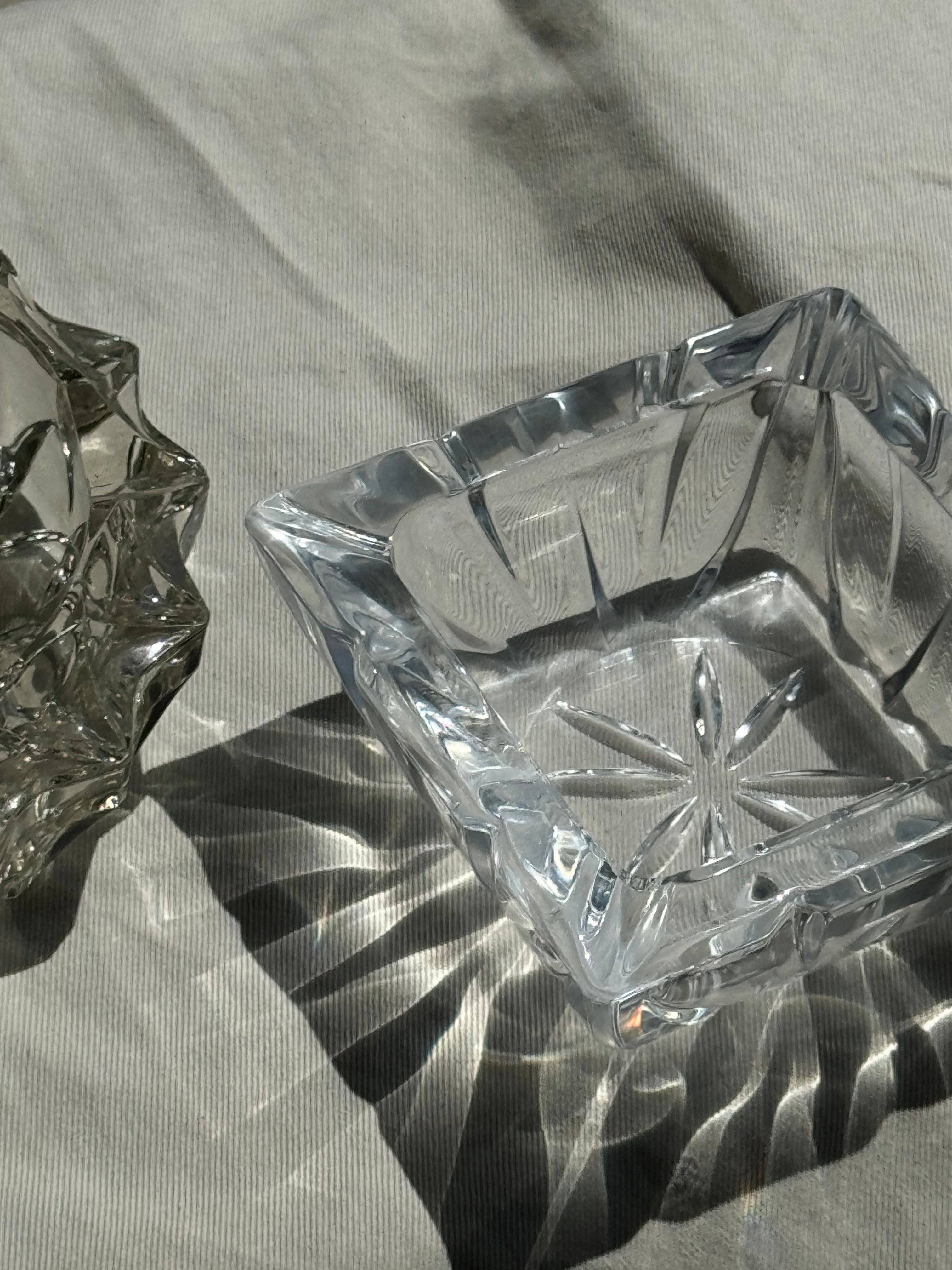 Office Objets - Vente Cendrier - Grand cendrier en verre massif carré vintage1