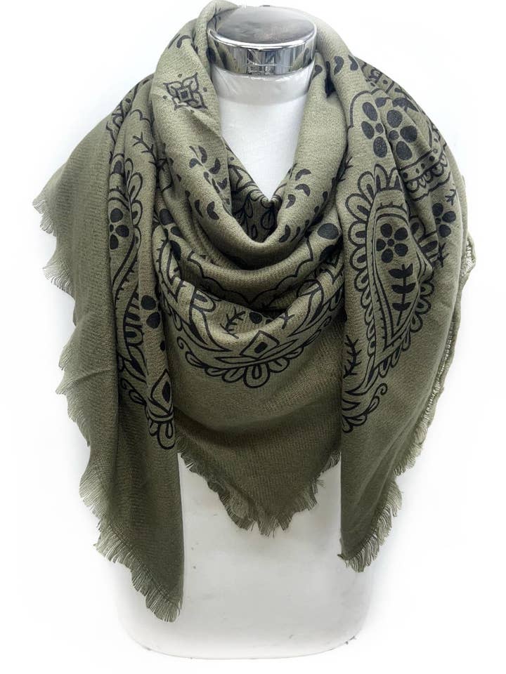 K1 Foulards grand carré motifs bandana pour la vente par LINETA