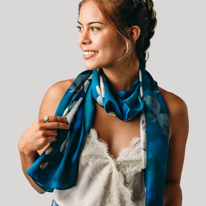 Silk Squirrel - Vendita all'ingrosso Sciarpa - Donna - Sciarpa di seta blu pavone - raso di seta floreale - per lei