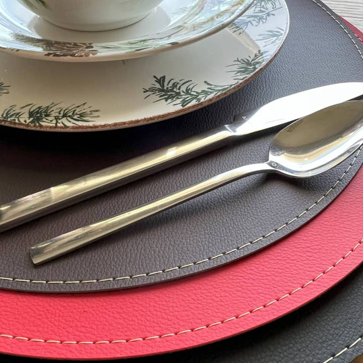 Placemat Essential Vinyl Rnd. (15 in) & Rect. (16.5x12.5 in) for wholesale by DAVANTI