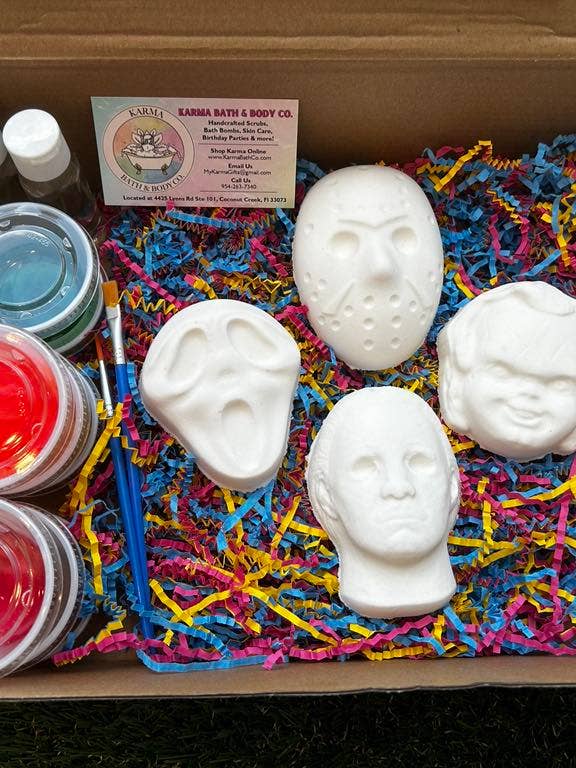 Spooky Slasher Badbom Verfset voor wholesale door KARMA BATH & BODY COMPANY