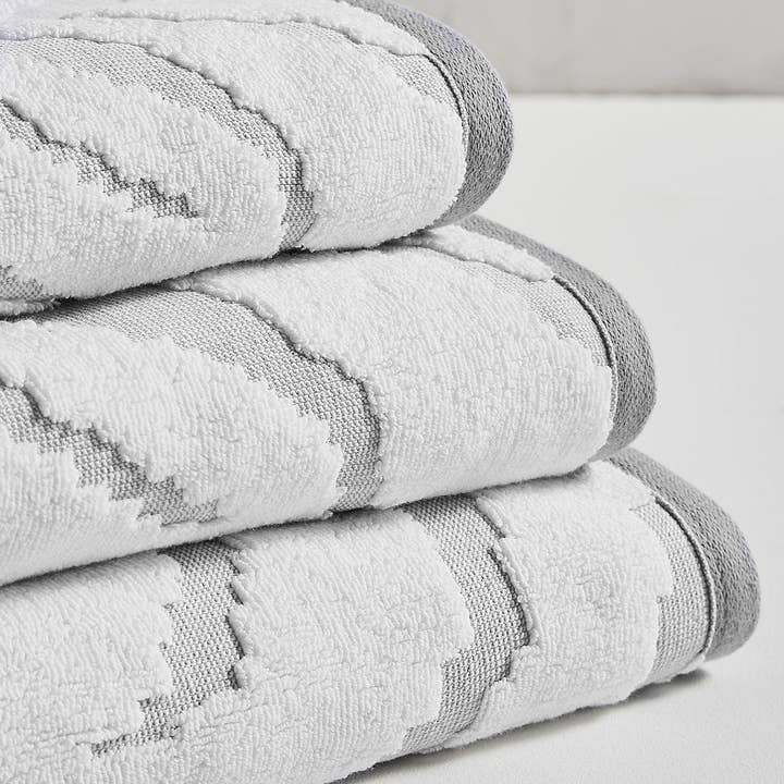 Allure Bath Fashions – wholesale Handduksset – Zebra Print Skulpterade Handdukar i Lyx Bomull - Vit/Grå7