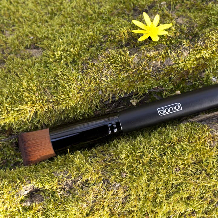 BOMOÏ - Wholesale Cheek/Face Makeup Brush - Vegan MAKE-UP BRUSH3