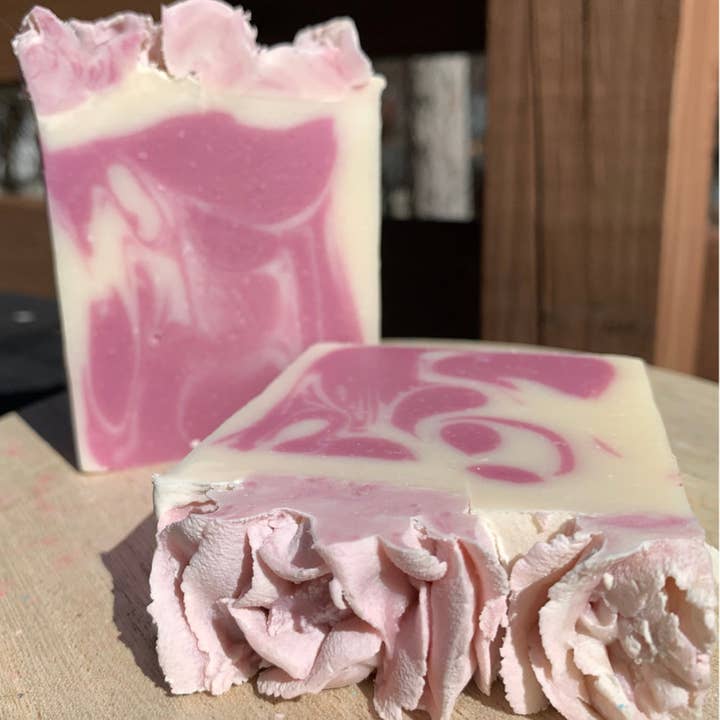 Savon en barre parfumé à la pivoine de printemps pour la vente par Blue Lotus Soaps
