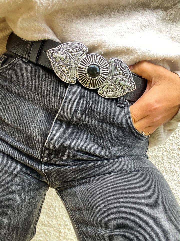 Cintura con fibbia in argento Boho, Cintura in pelle nera, Cintura donna per la vendita all'ingrosso da parte di Christina Christi