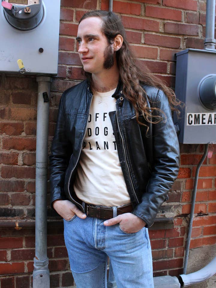 Coffee Dogs Plants Shirt op crème voor wholesale door Yonder Studios