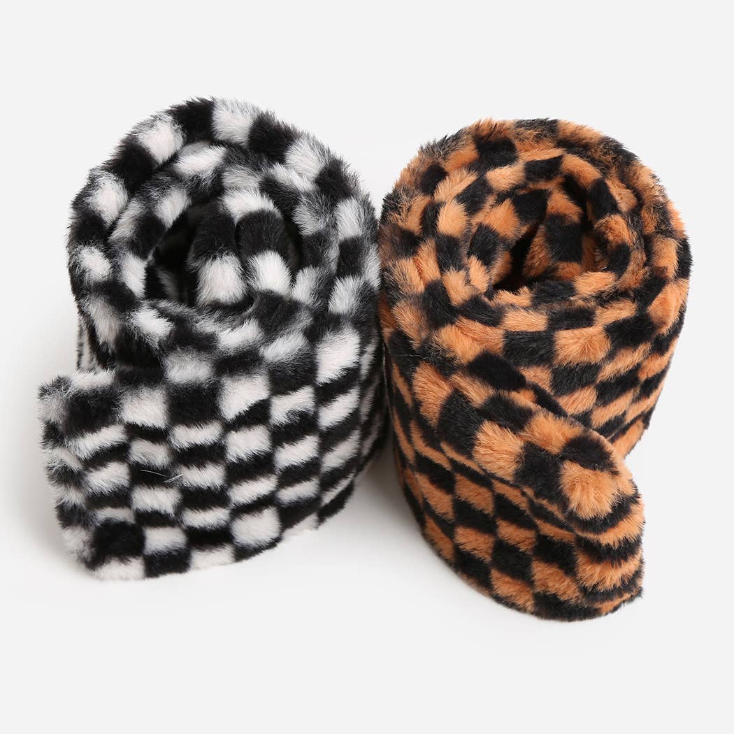 WT Faux fur WHITE Checkered Pattern Scarf for wholesale on Faire5