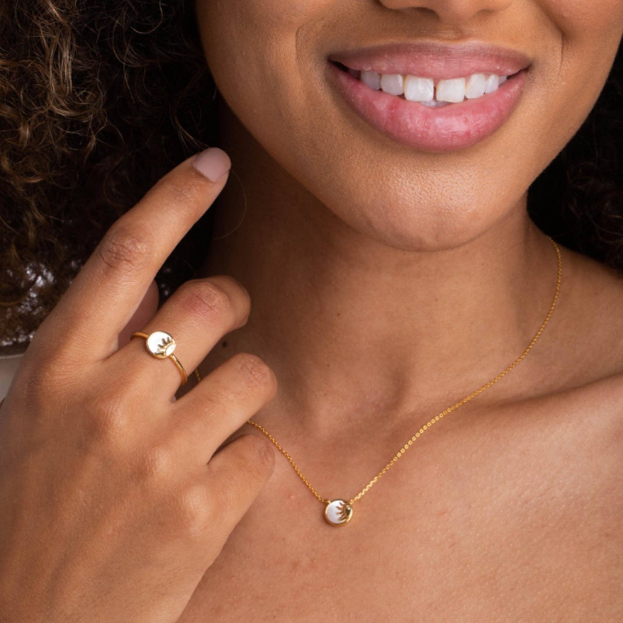 La Kaiser - Wholesale Pendant/Charm Necklace - Mother of Pearl Sunshine Pendant1