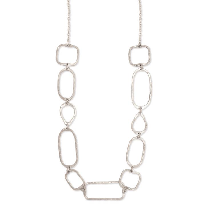 Collier forme géométrique martelée en argent pour la vente par ZAD