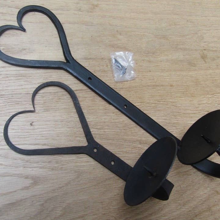 Hånd smedet lysestage sort voks 8" Heart Shape for engroshandel hos IronmongeryWorld