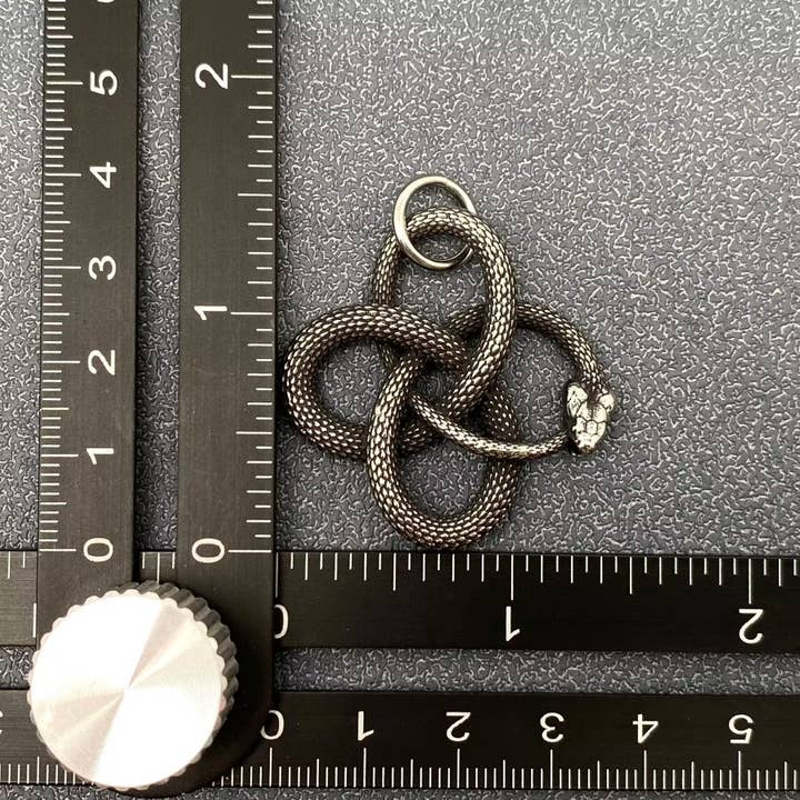 Mio Queena - Wholesale Craft Supplies - Stainless Steel Ouroboros Blackening Snake Pendant - MJ/MNP3
