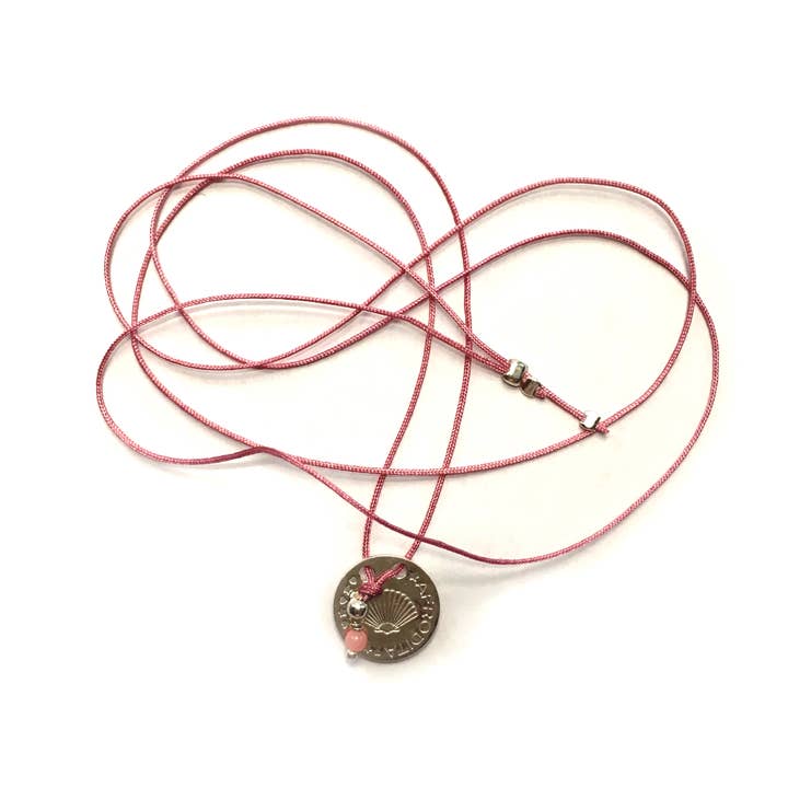 MundoconAlma* - Venta al por mayor Collares con colgantes/abalorios - Collar hilo rosa - Diosa Afrodita - Baño plata /Baño oro