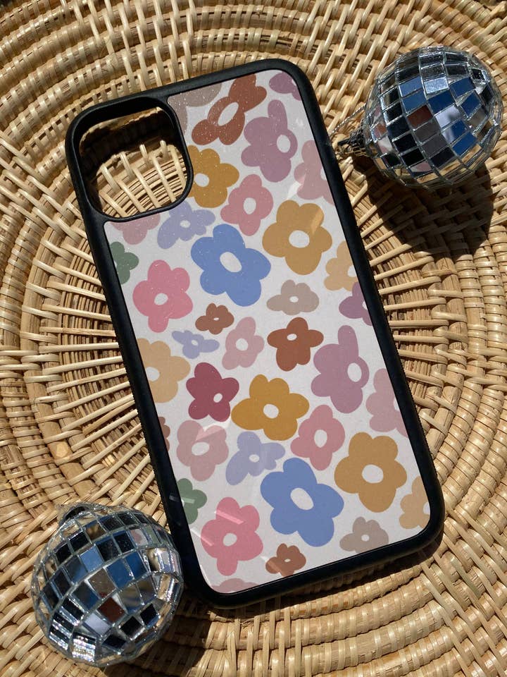 Coque de téléphone Wavy Daisy pour la vente par Craftedbyjdco