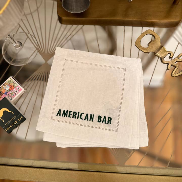 Winston & Waverly – Engroshandel Middags- og stofserviet – Amerikansk Bar Broderede Cocktailservietter Sæt med 4