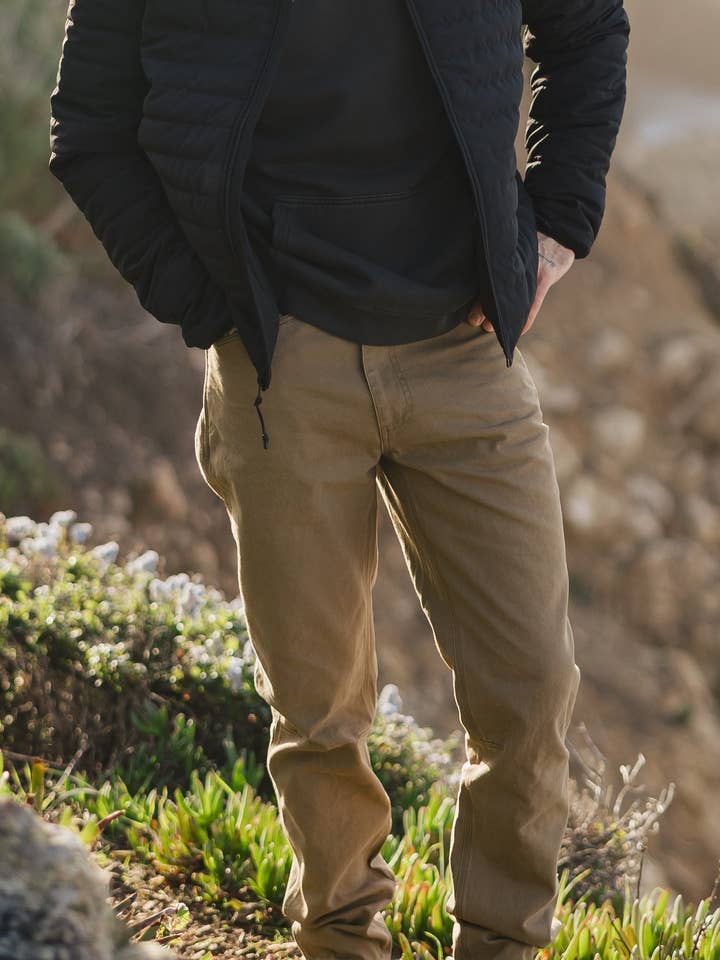 Hantverkarbyxa i saltvättad tobak för wholesale av VNTNA