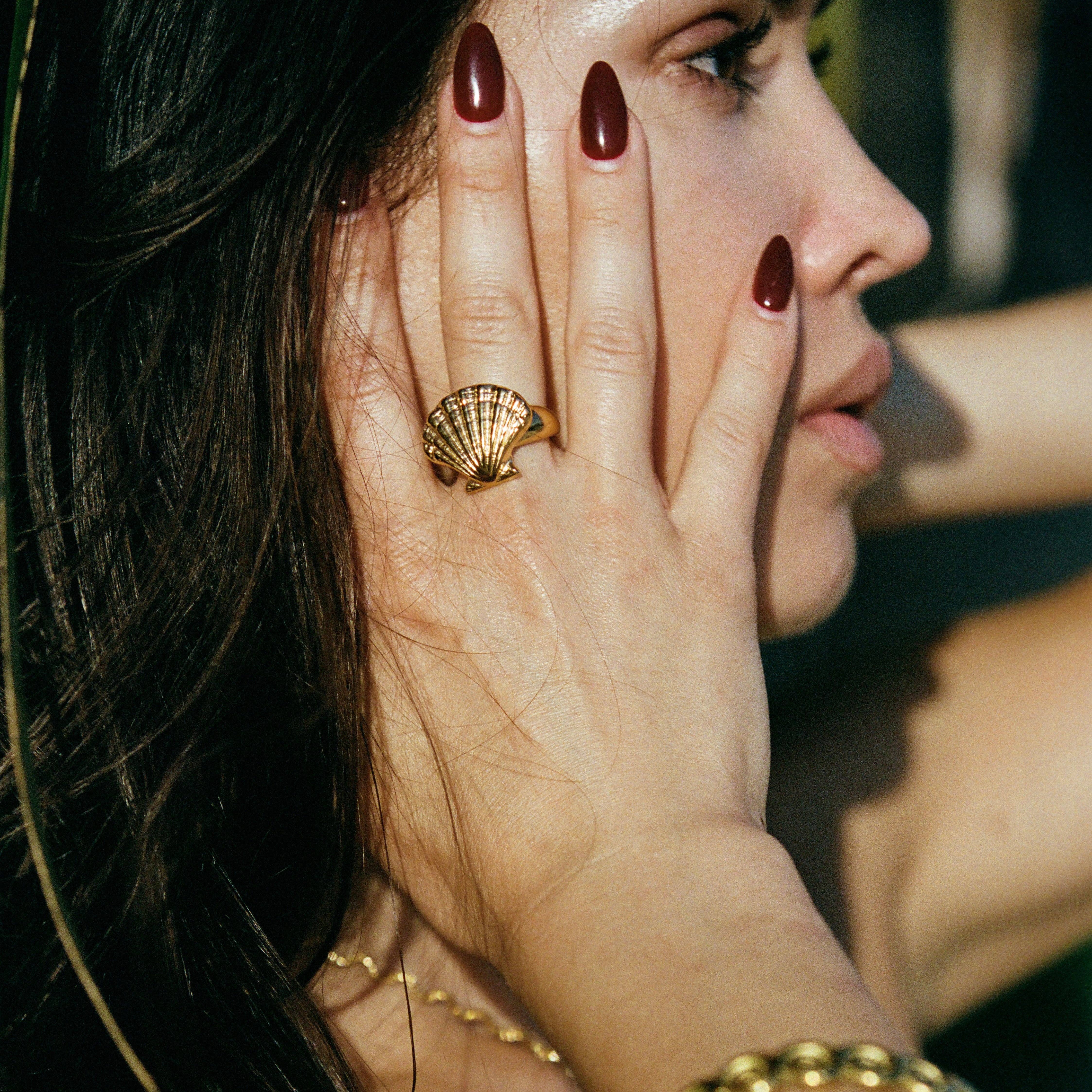 Liv Bella Vita | European Inspired Waterproof Jewelry – wholesale Cocktail/statement ring – Conchetta Shell Ring5