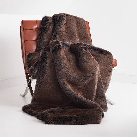 Plaid fausse fourrure Darwin doublure en soie naturelle blanche pour la vente par Henry d'Elkin