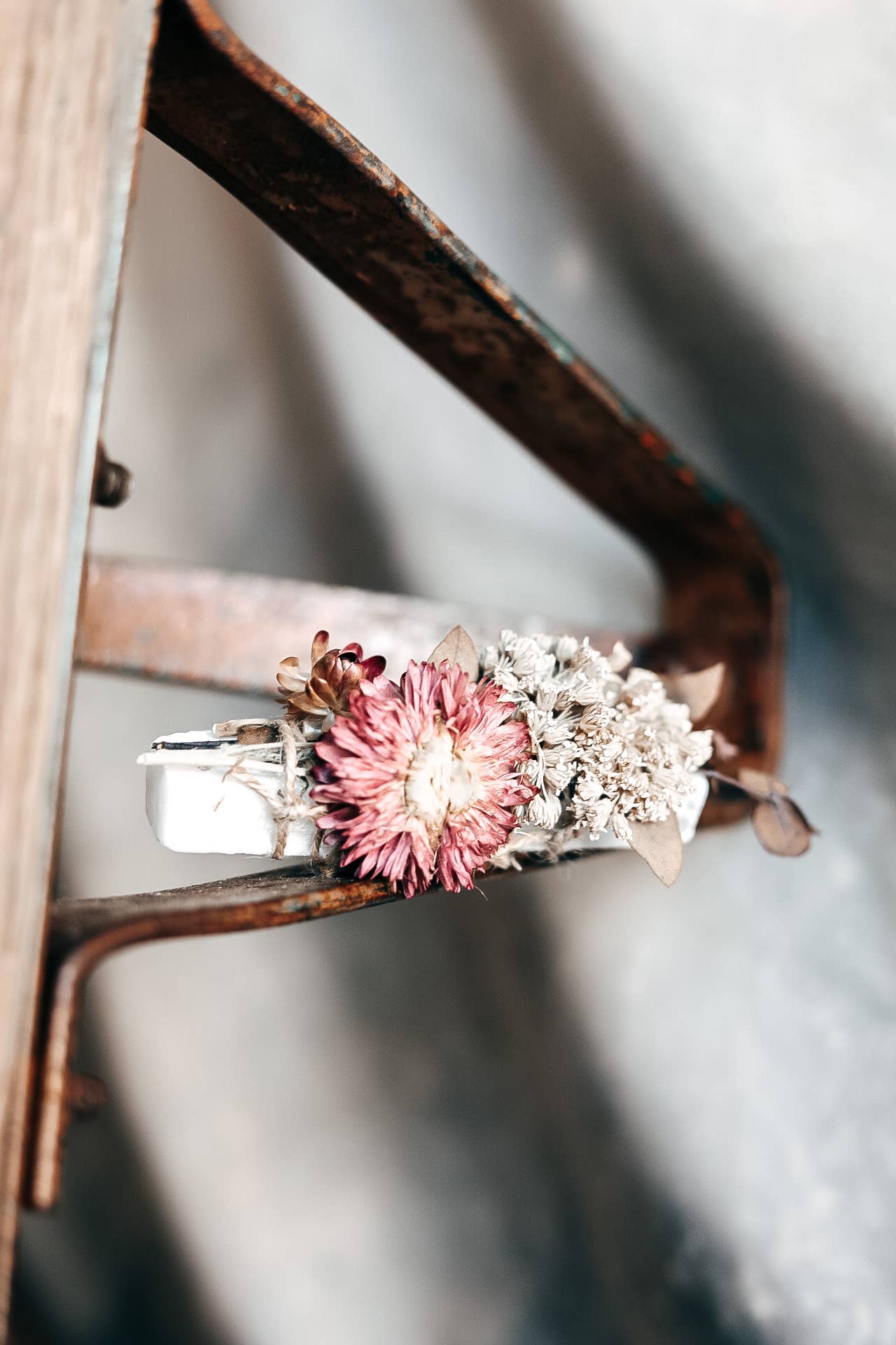 Andi Aesthetics - Wholesale Meditation Supplies - Selenite Flower Wand4