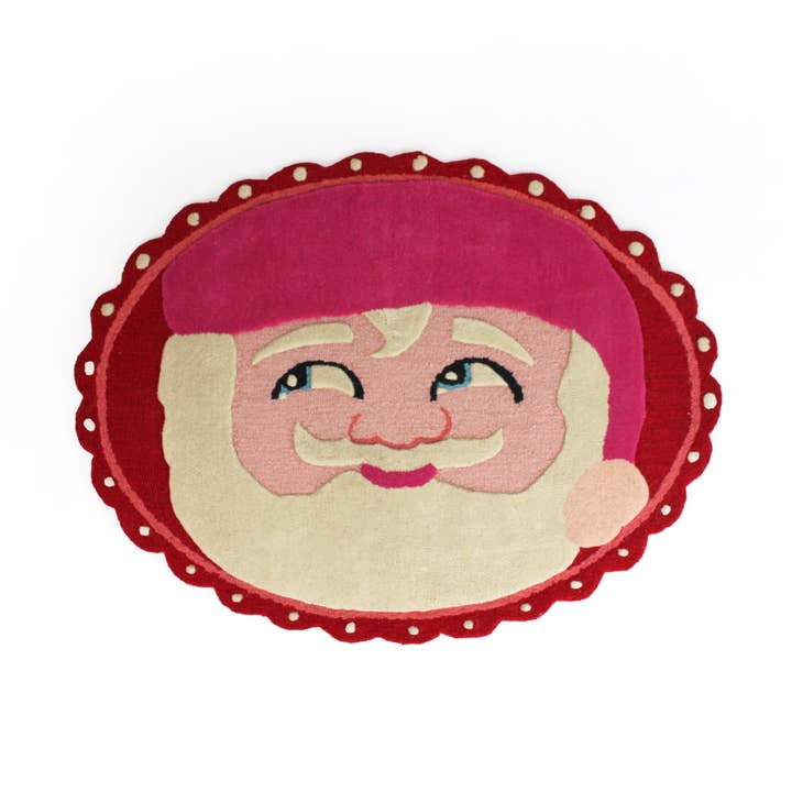 Tapis de Noël ovale en laine crochetée Jolly Santa pour la vente par Madcap Cottage