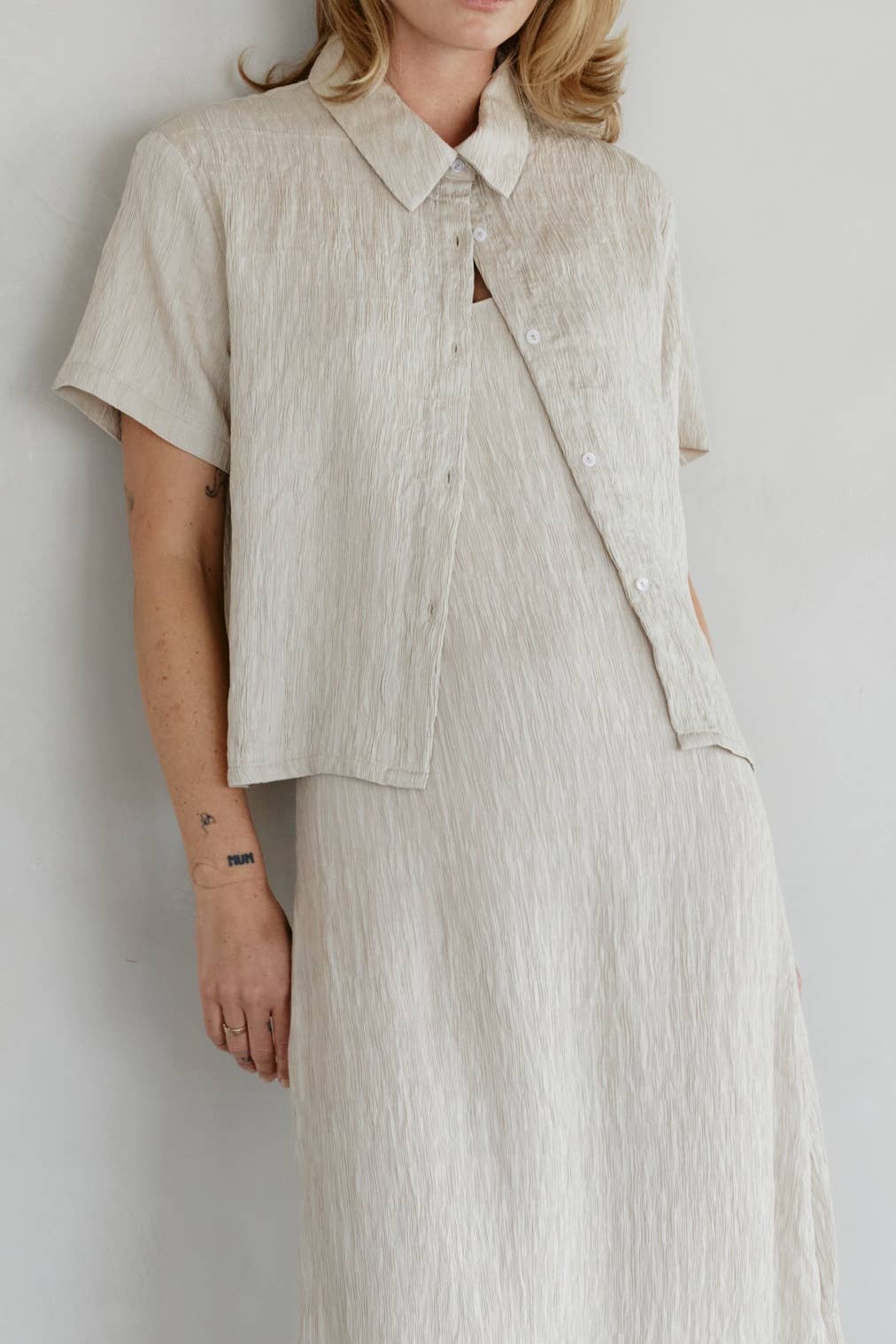 MOD REF – Camisa com botões no colarinho – Mulher por atacado – The Miranda Top | Topo com Botão Texturizado6