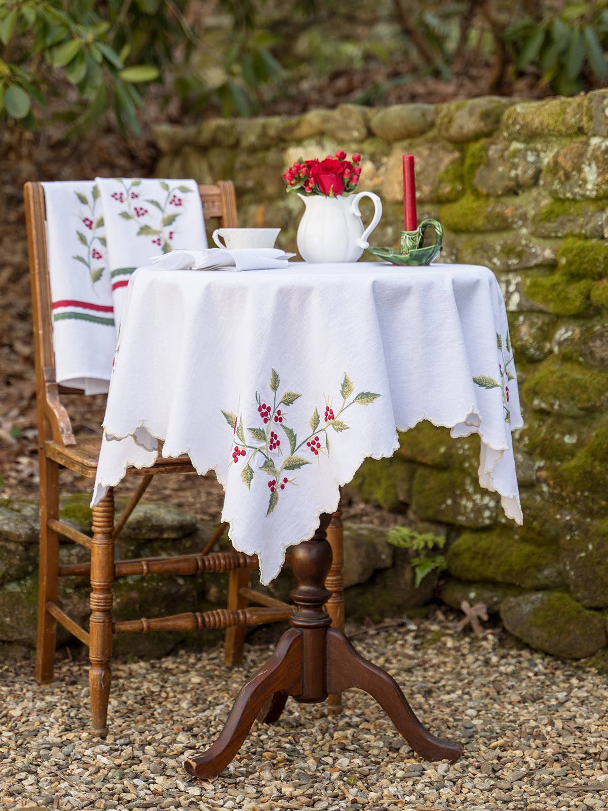 April Cornell - Wholesale Tea Towel - Winterberry Embroidered Tea Cloth0