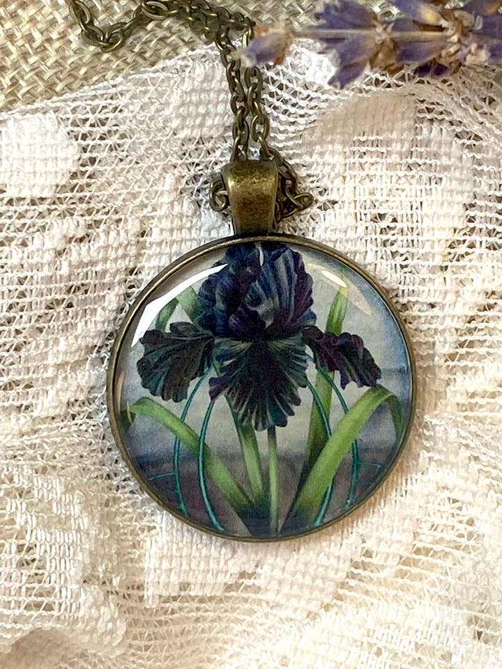 Collier Iris Barbu Fille Corbeau pour la vente par Zoe Cone